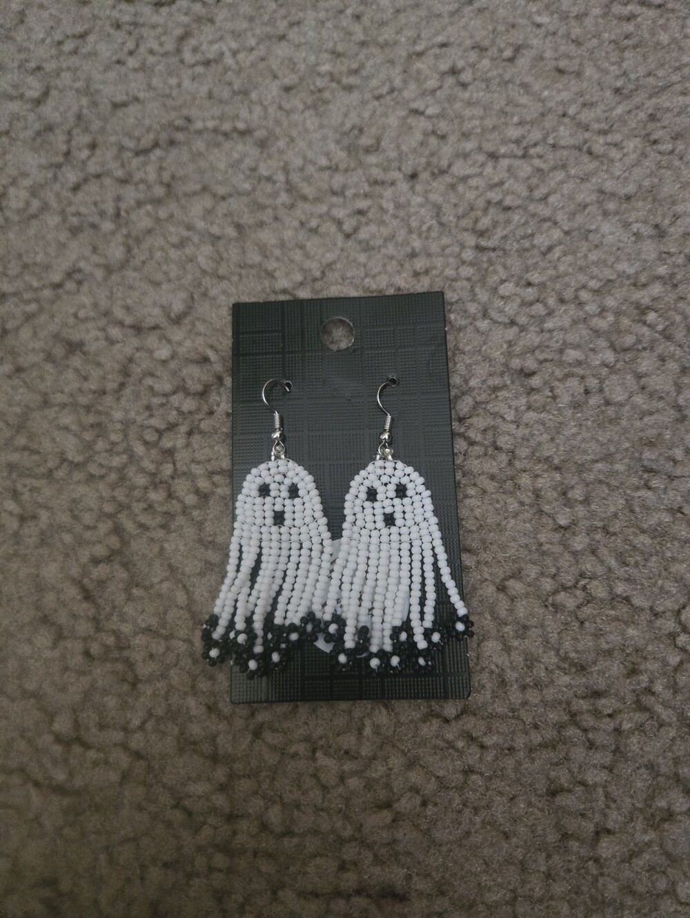 “Handmade Beaded Ghost Earrings White Black Halloween Dangle Spooky Cute. 700